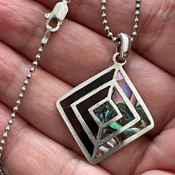 Solid sterling silver inlaid abalone shell pendant & chain - Picture 8 of 8